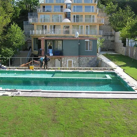 Apart Hotel Eden *