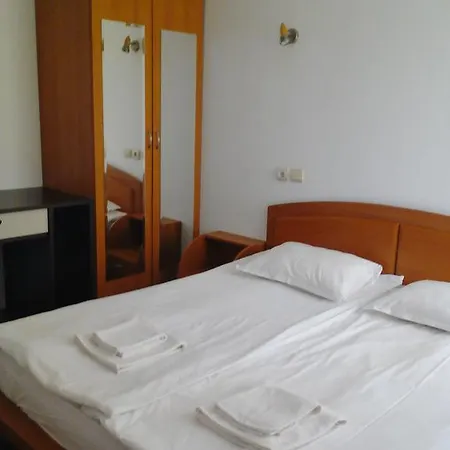 Apart Hotel Eden *